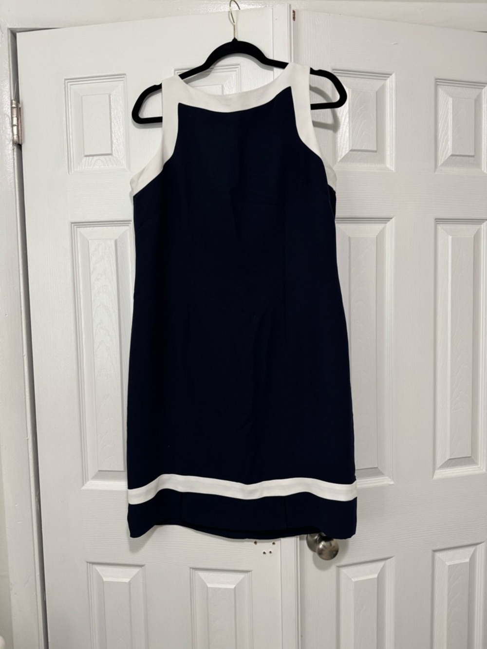 Amanda Smith Sleeveless Navy and White Shift Dress